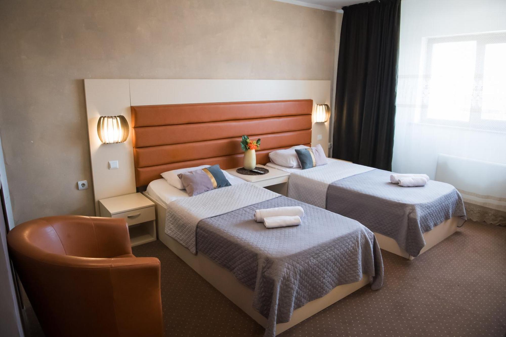 Mbi Travel Inn Craiova Ngoại thất bức ảnh